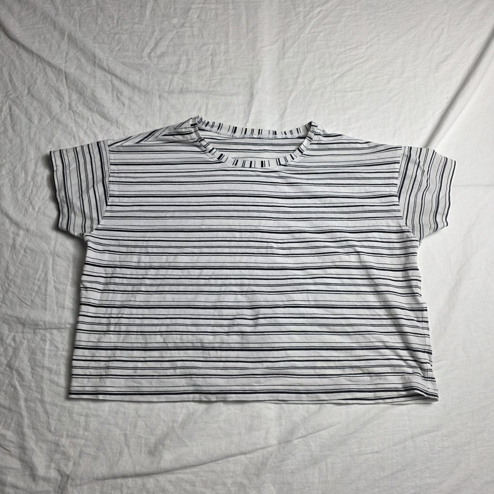 Lululemon women's Cates T-Shirt Black with white stripes possible 6